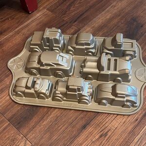 Williams Sonoma Gold Vehicle Cakelet Pan